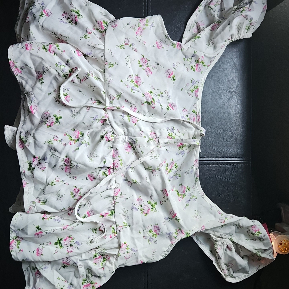 Source Unknown Floral Crop Top - White and Pink